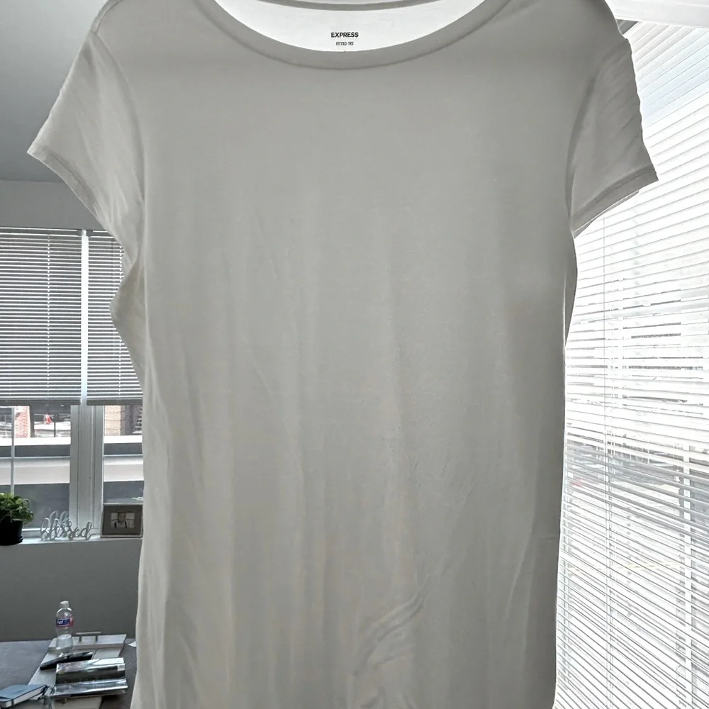 White tee - Picture 1 of 2